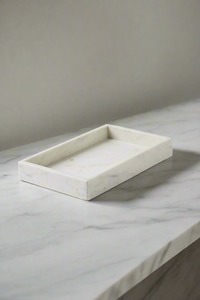 Plateau en marbre artisanal, idéal pour les accessoires de salle de bain, les bijoux, l'affichage de parfums et la décoration minimaliste haut de gamme pour la maison - Product Image 5