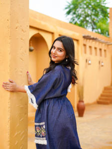 Robe midi en coton brodée bleu bohème pour femmes, avec franges sur le devant, dentelle, tenue décontractée d'été, tenue ethnique, brodée bleu bohème - Product Image 1