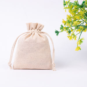 Pochette de rangement en coton biologique avec logo personnalisable Sac à cordon de petite taille indien fait à la main écologique Conteneur à bijoux blanc - Product Image 3