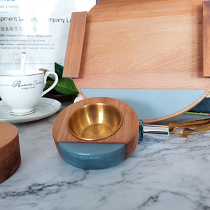 Ensemble cadeau moderne de brûleur Bakhoor en bois avec bol en laiton et plateau rond en résine et boîte de rangement incluse - Product Image 4
