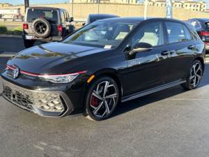 Limpio seminuevo 2025 Volks-wagen G0lf GTI SE - Product Image 2