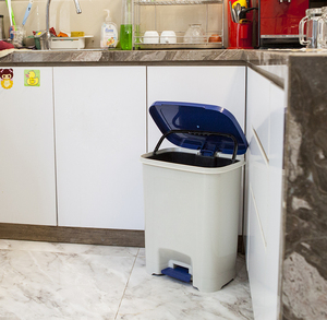 キッチン25L大容量ゴミ箱ブラックインナーバケットプラスチックゴミ箱ペダル付き - Product Image 1