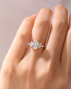 Bague de fiançailles en diamant taillé ovale 10x8mm | Grappe florale de pierres latérales marquises | Mariage de mariée en argent sterling plaqué or 18 carats - Product Image 5