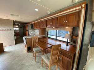 Winnebago A-d-v-e-n-t-u-r-e-r 37F d'occasion de 2014 prêt à être vendu - Product Image 3