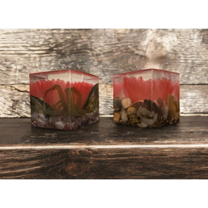 Cube de résine Eternal Bloom avec fleurs et pierres - Poids-papier et cadeau décoratif - Product Image 5