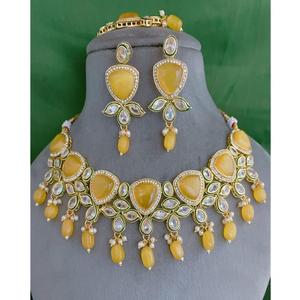 Attrayant plaqué or Kundan collier ensemble boucles d'oreilles et Tikka pour les femmes Designer bijoux pour mariage et fête porter - Product Image 1