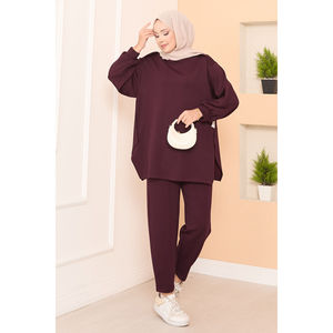 Conjunto Casual Oysho de Dos Piezas Color Borgoña, Talla XL, con Abertura Asimétrica y Detalle de Emblema, Traje Corto con un Diseño de Abertura Icónico - Product Image 6