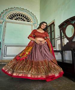 ชุดปาร์ตี้ lehenga choli ในผ้าไหมที่มีลำดับและเย็บปักถักร้อยรวมถึงการพิมพ์ dupatta ราคาต่ำที่ต้องมี - Product Image 3