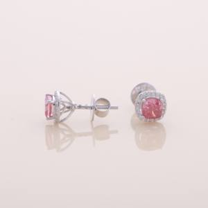 Boucles d'oreilles clous en or rose jaune et blanc 9K avec halo de diamants roses de laboratoire taille coussin 1,68 ct et fermeture à vis - Product Image 6