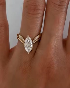 Bague de fiançailles en diamant de laboratoire VS1 Marquise Cut sertie d'une alliance unique en or massif 14 carats pour femme - Product Image 2