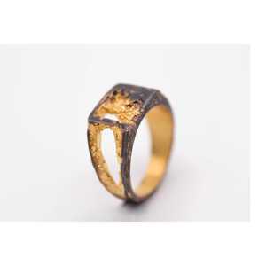 Anillo de Sello Rústico Vikingo Unisex de Plata de Ley 925, Hecho a Mano, con Acabado Kintsugi Dorado Oxidado, Joyería Artesanal - Product Image 1