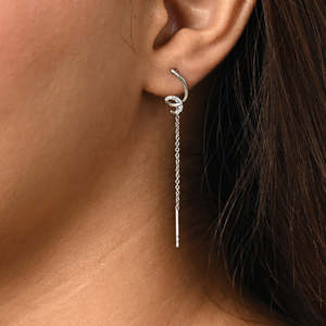 Pendientes Colgantes de Plata de Ley 925 de Primera Calidad con Diseño de Luna y Hilo Sui Dhaga - Product Image 4