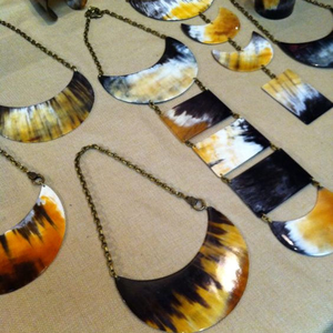 Nouveau design de mode Buffalo Brown Horn Collier avec boucle d'oreille Inde Artisanat Corne Collier avec naturel par glowin fashion - Product Image 3