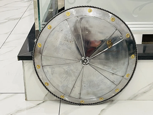 Bouclier rond en acier médiéval Bouclier à pointes en fer Armure Bouclier en métal argenté prêt à la bataille par l'artisanat de Calvin - Product Image 2