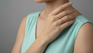 Anillo de Oro de 14K con Diamantes en Forma de Cuadrado para Mujer |   Diamante de Corte Brillante de 0.03 Quilates - Product Image 6