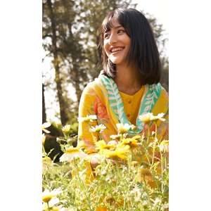 Iris Kurta amarillo sólido de lino para mujer con pantalones y estola Juego de 3 estampado de bloques de mano y bordado Limpieza en seco solamente - Product Image 2