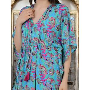 Caftán Largo de Seda Azul Rosa con Estampado Floral # 1627 Trajes de Baño para Mujer - Product Image 6