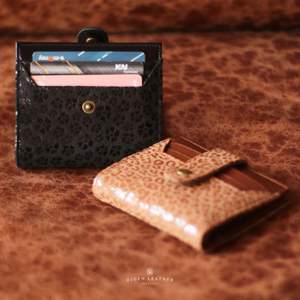 Portefeuille en cuir fait main haut de gamme porte-cartes de luxe avec motif animal cadeau élégant durable pour le style de vie moderne d'Indonésie - Product Image 4