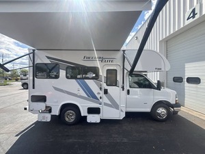 Excellente condition, comme neuve : Nouvelle caravane de voyage T-h-o-r F-r-e-e-d-o-m E-l-i-t-e 19H-E-C 2026 pour l'extérieur, maison mobile, camping-car - Product Image 3