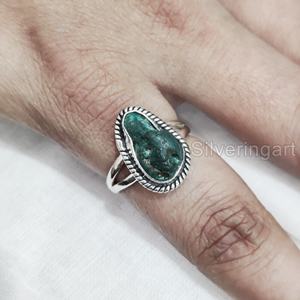 Bijoux en pierre brute Bague pour femme Turquoise tibétaine naturelle Pierre précieuse brute Décembre Pierre de naissance Bague Boho Bague en argent sterling 925 - Product Image 4