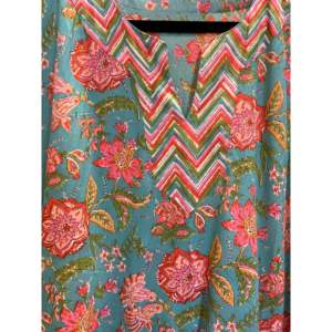Vestido Casual de Verano HIBISCUS GEOMETRY 1 para Mujer, Transpirable, Moderno, con Estampado Digital, Talla Única XL, para Ocio y Oficina - Product Image 1
