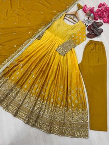 Lehenga Tradicional de Diseño Nuevo, Estilo ANARKALI, Estampado Único Hecho a Mano, Largo, Listo para Usar, para Fiesta - Product Image 5