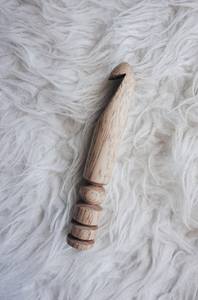 Crochets à crochet en bois faits à la main offrent une prise en main douce, un confort, une durabilité et une beauté écologique pour le crochet. - Product Image 2