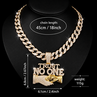 Collar con colgante de letras 'TRUST NO ONE' estilo Hip Hop, con incrustaciones de diamantes de imitación, de aleación de zinc con engaste de garra, estilo Hip Hop, tipo cadena Miami 'Iced Out' de fábrica