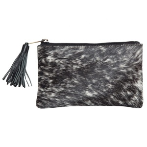 Sac à bandoulière bohème d'automne en cuir véritable personnalisé avec pompon marron et décorations florales, pochette légère - Product Image 1