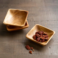 Lot de 4 plateaux de service empilables de couleur chaude en bois d'acacia carré naturel très vendu en gros du Vietnam