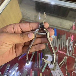 Joint de boîte de coupe-ongles en acier inoxydable allemand demi-or durable avec lames tranchantes et poignée simple - Product Image 3