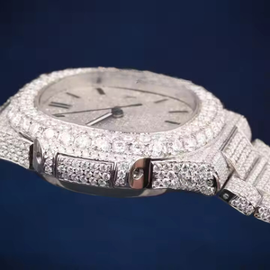 Montre personnalisable faite à la main entièrement sertie de diamants pour hommes VVS Moissanite Quartz Miyota Style sport Bracelet en acier inoxydable Résistante à l'eau - Product Image 2