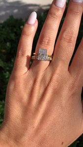 Anillo de compromiso de diamante de corte radiante cultivado en laboratorio, certificado IGI de oro de 18 quilates, lujoso anillo de regalo con ajuste de Halo y pavé para mujer - Product Image 5