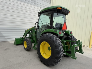John Deere 4044R 2026 en venta |   Tractor utilitario compacto John Deere 4044R de 43HP, 4WD, hidrostático, con cargador, en venta. - Product Image 3