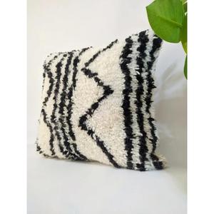 Housse de coussin marocaine faite à la main, coussin traditionnel berbère, coussin décoratif bohème pour canapé, coussin en coton pour la décoration de la maison - Product Image 1