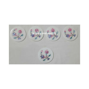 Ensemble de dessous-de-verre en marbre blanc naturel le plus beau, mélange de nacre, forme ronde, design en incrustation de fleurs, utilisation pour la décoration de table basse - Product Image 3