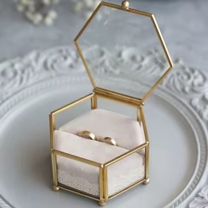 Boîte de rangement pour bagues en verre transparent de haute qualité, forme hexagonale, boîte à bijoux, boîte à bibelots, finition dorée, mariages - Product Image 1