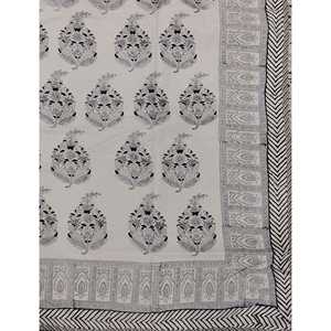 Cubrecama de Lujo con Estampado Floral, Hecho a Mano con Técnica de Bloques, en Algodón, Disponible en Tamaños Queen y King, Suave, con Técnica de Costura Personalizada - Product Image 1