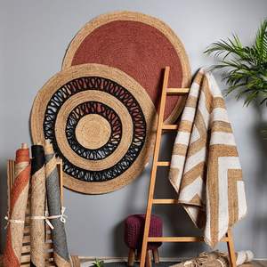 Tapis tressés en jute naturel 100% faits à la main Tapis de sol indien de haute qualité au design floral pour salon moderne - Product Image 2