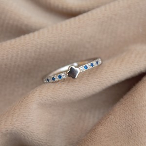 Joyería de Plata de Ley 925 Zirconia cúbica anillo de joyería minimalista hecho a mano ligero - Product Image 1