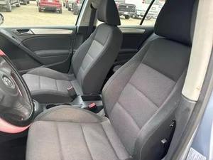 Nuevo Volkswagen Golf 2010, Hatchback de 4 Puertas, Interior Oscuro, Diseñado para Eficiencia, Confiabilidad y Comodidad Diaria - Product Image 3