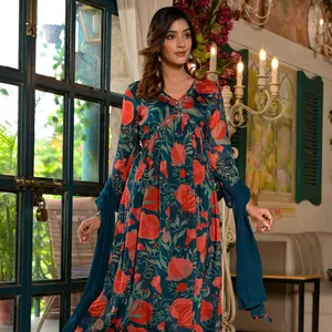 Abito floreale Allure Ensemble moderno in cotone con stampa floreale abbinato a pantaloni eleganti e Dupatta armonizzante a prezzo all'ingrosso