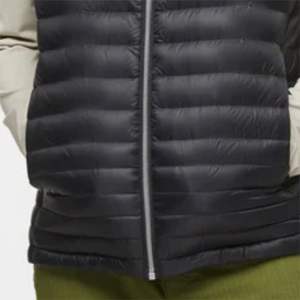 Gilet en duvet léger de qualité supérieure pour hommes | Résistant à l'eau, gilet bouffant facile à emballer, parfait pour les voyages et les aventures en plein air - Product Image 6