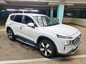 HYUNDAI SANTAFE SUV 2021 Véhicule Familial Robuste Modèle SUV Durable Sécurité Avancée Intérieur Spacieux Confortable - Product Image 3