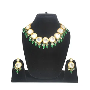 Conjunto de Joyería Fina de Lujo Meenakari Kundan, Collar y Pendientes de Perlas Verdes con Baño de Oro sobre Cobre para Bodas y Regalos - Product Image 1