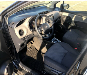 Toyota Yaris LE 2016 / Disponible à la vente avec faible kilométrage, moteur essence, véhicule d'occasion en excellent état et sans accident. Offre spéciale, conduite à gauche. - Product Image 4