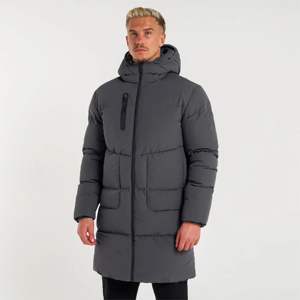 Veste matelassée pour hommes, disponible en coupe régulière avec isolation chaude, poches multiples et poignets côtelés - Product Image 2