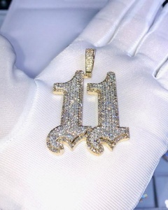Pendentif Croix Personnalisé en Argent 925 Style Hip Hop, Design Tendance Streetwear Sertie de Diamants Moissanite, Breloques Personnalisées - Product Image 4