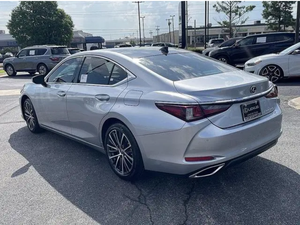 Berline de luxe de taille moyenne d'occasion haut de gamme 2024, transmission automatique, intérieur en cuir, conduite très confortable, sans accident - Product Image 4