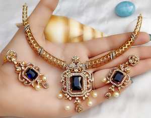 Ensemble de bijoux Hasli en CZ taille étoile, finition mate, collier et boucles d'oreilles pour femmes, parfait pour les soirées, ensemble minimaliste - Product Image 4